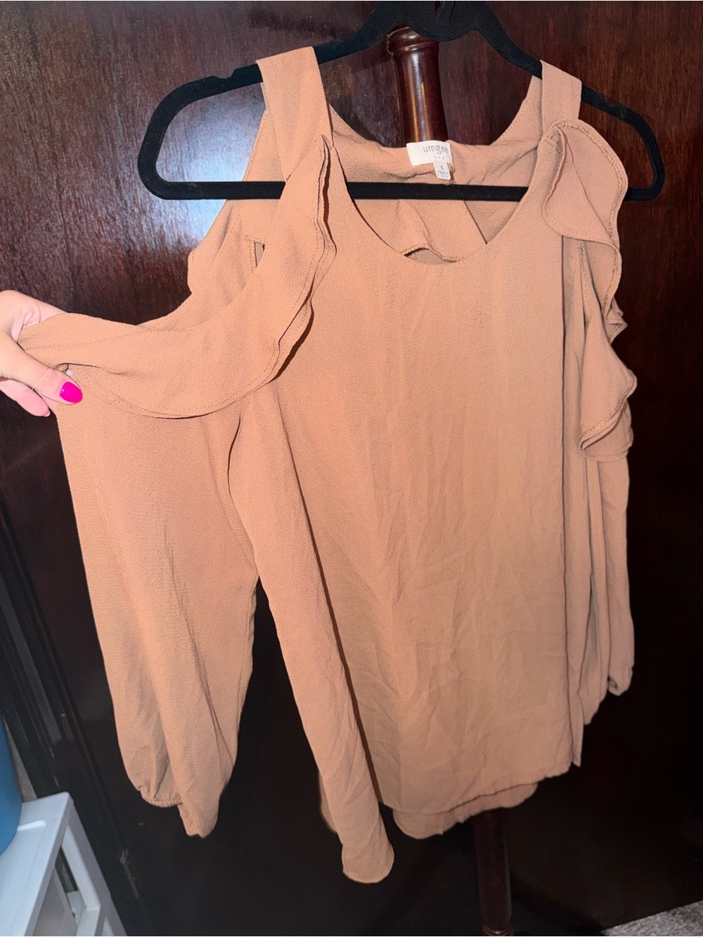 UMGEE Size Small Women's Cold-Shoulder Ruffle Blouse - Tan